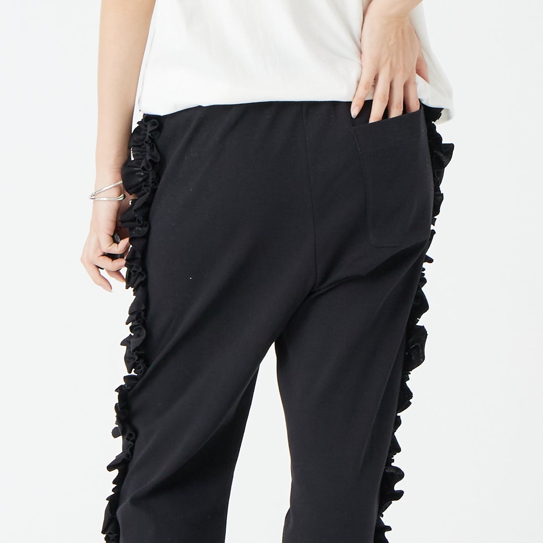 RhodolirioN [ロドリリオン] スワローフリルサイドパンツ [SW1079] B BLACK &&モデル身長：162cm 着用サイズ：0&&