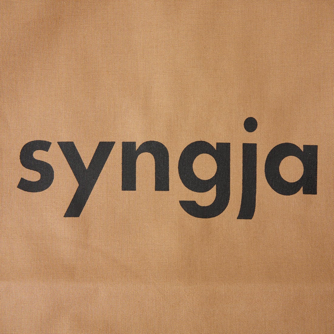 syngja [シンギア] ロゴトートバッグ [SYOT-2610] CAMEL