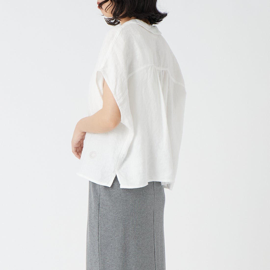 ORCIVAL [オーシバル] ノースリーブリネンシャツ [OR-B0360YLM] OFF WHITE &&モデル身長：162cm 着用サイズ：1&&