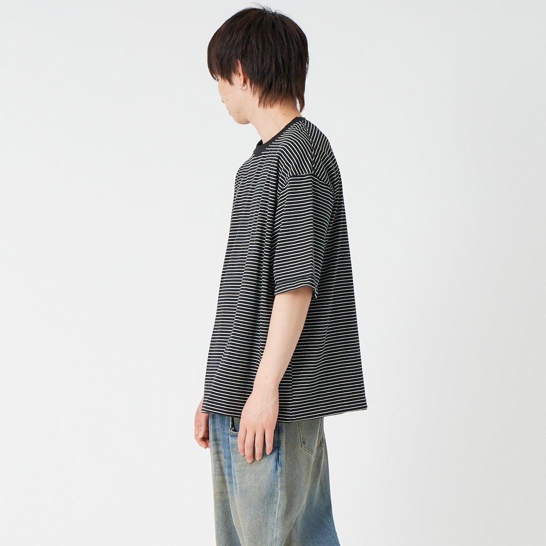 SLICK [スリック] 30/2 マイクロボーダー ドローストリングTシャツ [5230237] 701 BLACK &&モデル身長：177cm 着用サイズ：1&&