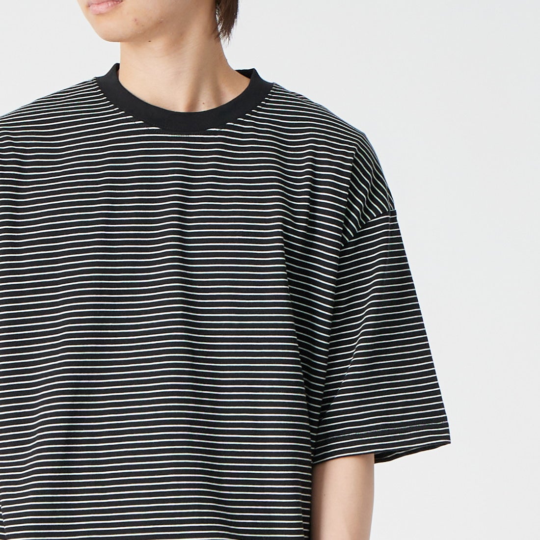 SLICK [スリック] 30/2 マイクロボーダー ドローストリングTシャツ [5230237] 701 BLACK &&モデル身長：177cm 着用サイズ：1&&