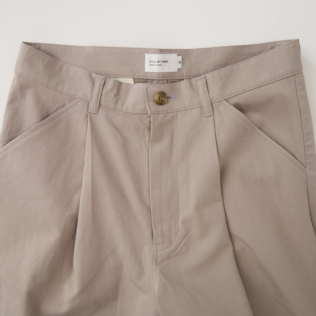 STILL BY HAND [スティルバイハンド] 別注 コットンリネンツイルパンツ [2601JF-EX05-JF] TAUPE