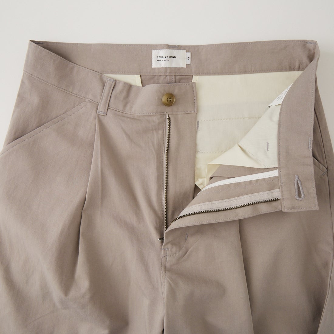 STILL BY HAND [スティルバイハンド] 別注 コットンリネンツイルパンツ [2601JF-EX05-JF] TAUPE