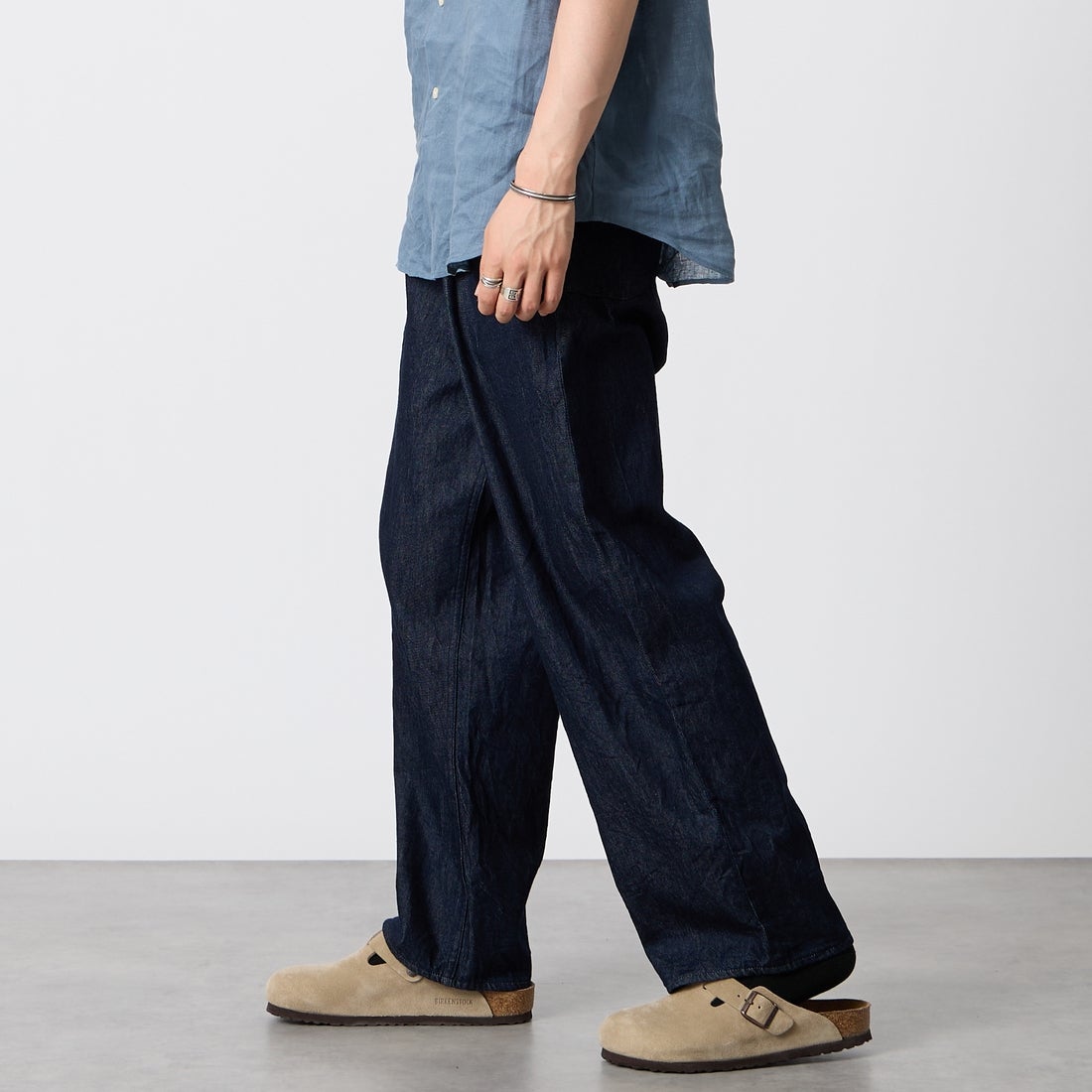 STILL BY HAND [スティルバイハンド] 別注 9ozデニムワイドパンツ [2601JF-EX04-JF] INDIGO &&モデル身長：177cm 着用サイズ：44&&