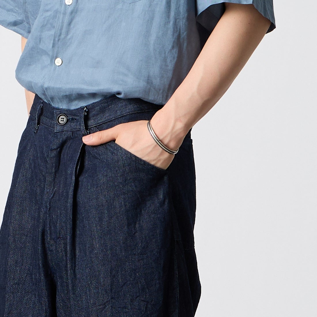 STILL BY HAND [スティルバイハンド] 別注 9ozデニムワイドパンツ [2601JF-EX04-JF] INDIGO &&モデル身長：177cm 着用サイズ：44&&