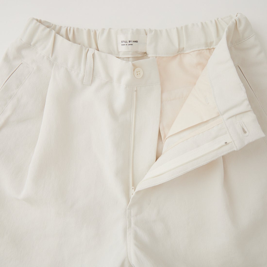 STILL BY HAND [スティルバイハンド] 別注 リサイクルポリエステル ワンタックテーパードパンツ [2601JF-EX02-JF] OFF