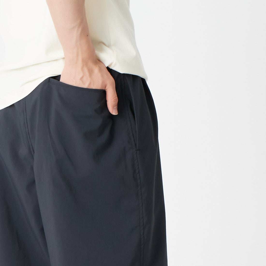 STILL BY HAND [スティルバイハンド] 別注 タイプライター ドローストリングワイドパンツ [2601JF-EX03-JF] BLACK &&モデル身長：177cm 着用サイズ：44&&