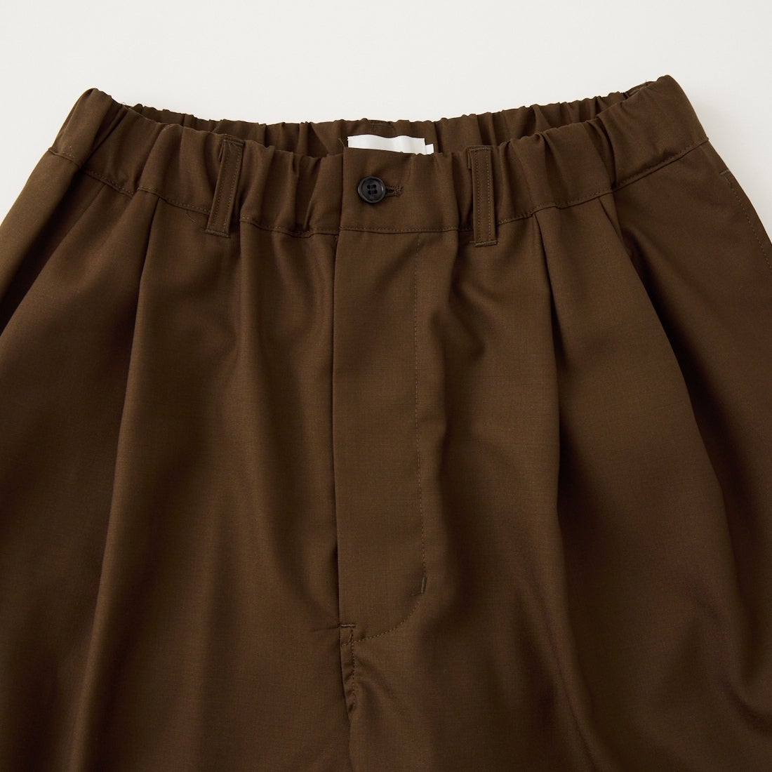 STILL BY HAND [スティルバイハンド] 別注 テックウール ツータックテーパードパンツ [2601JF-EX01-JF] BROWN