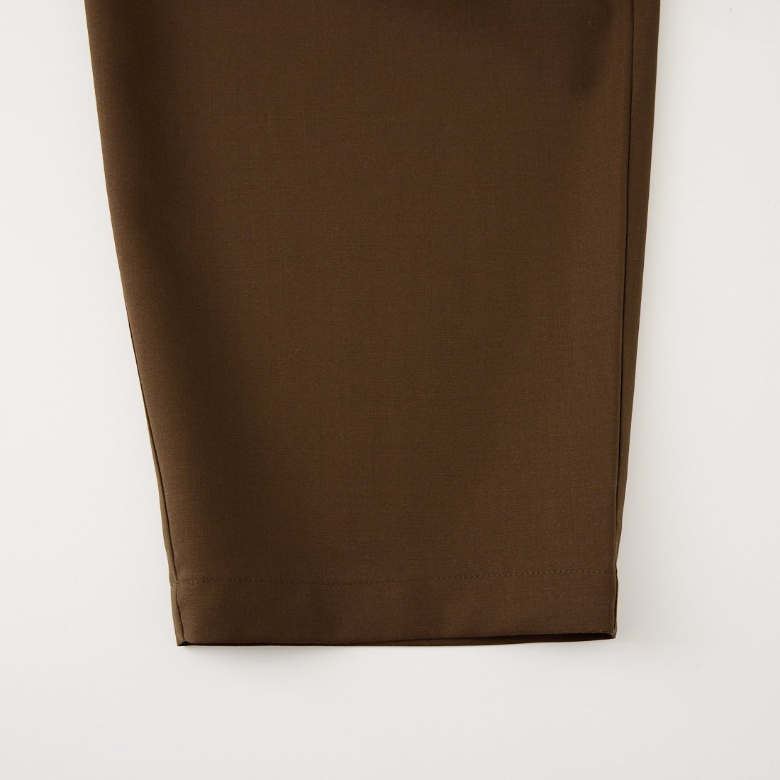 STILL BY HAND [スティルバイハンド] 別注 テックウール ツータックテーパードパンツ [2601JF-EX01-JF] BROWN