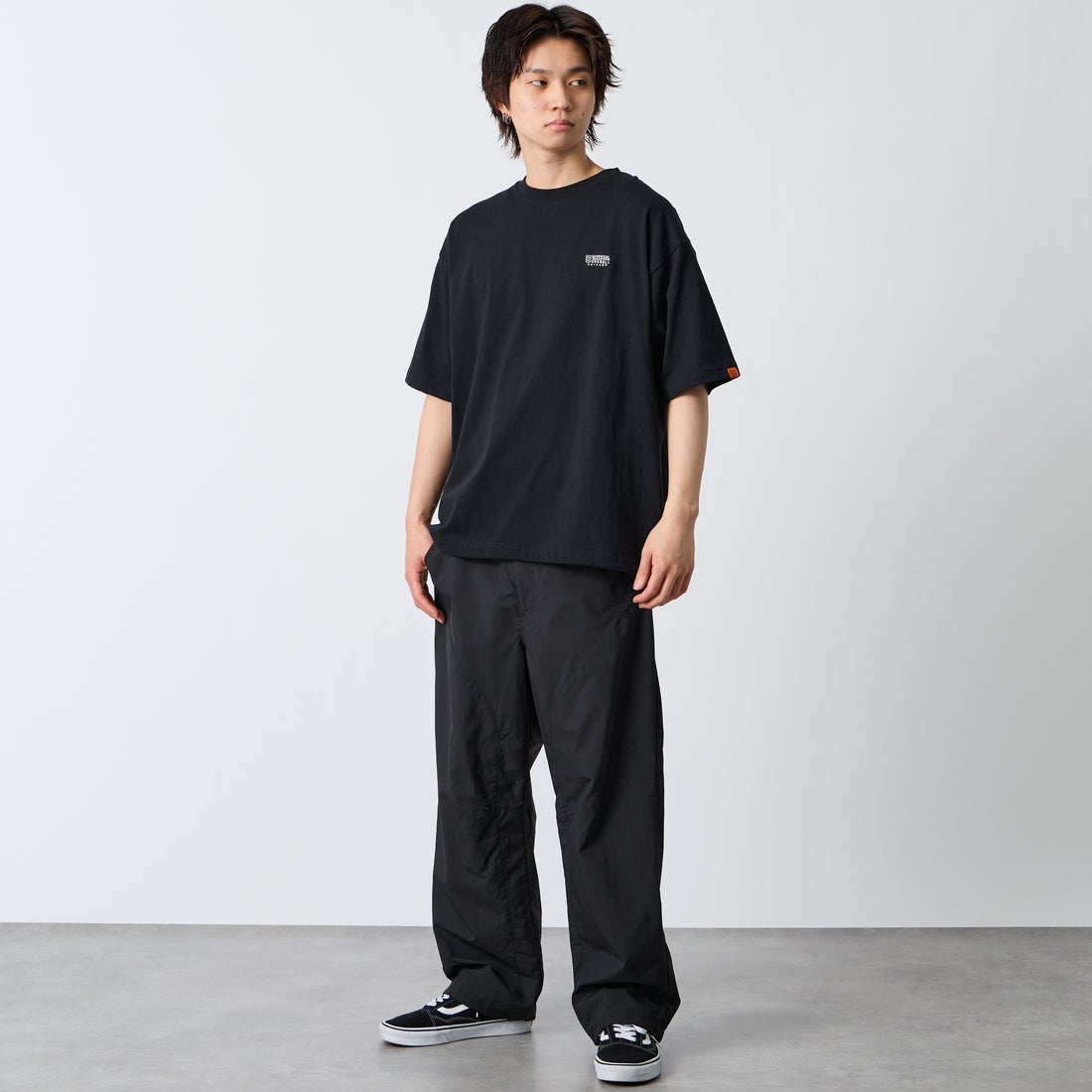 UNIVERSAL OVERALL [ユニバーサルオーバーオール] 別注 ドローコード付き ワイドシルエットTシャツ [U2613282IN-JF] BLACK &&モデル身長：177cm 着用サイズ：L&&