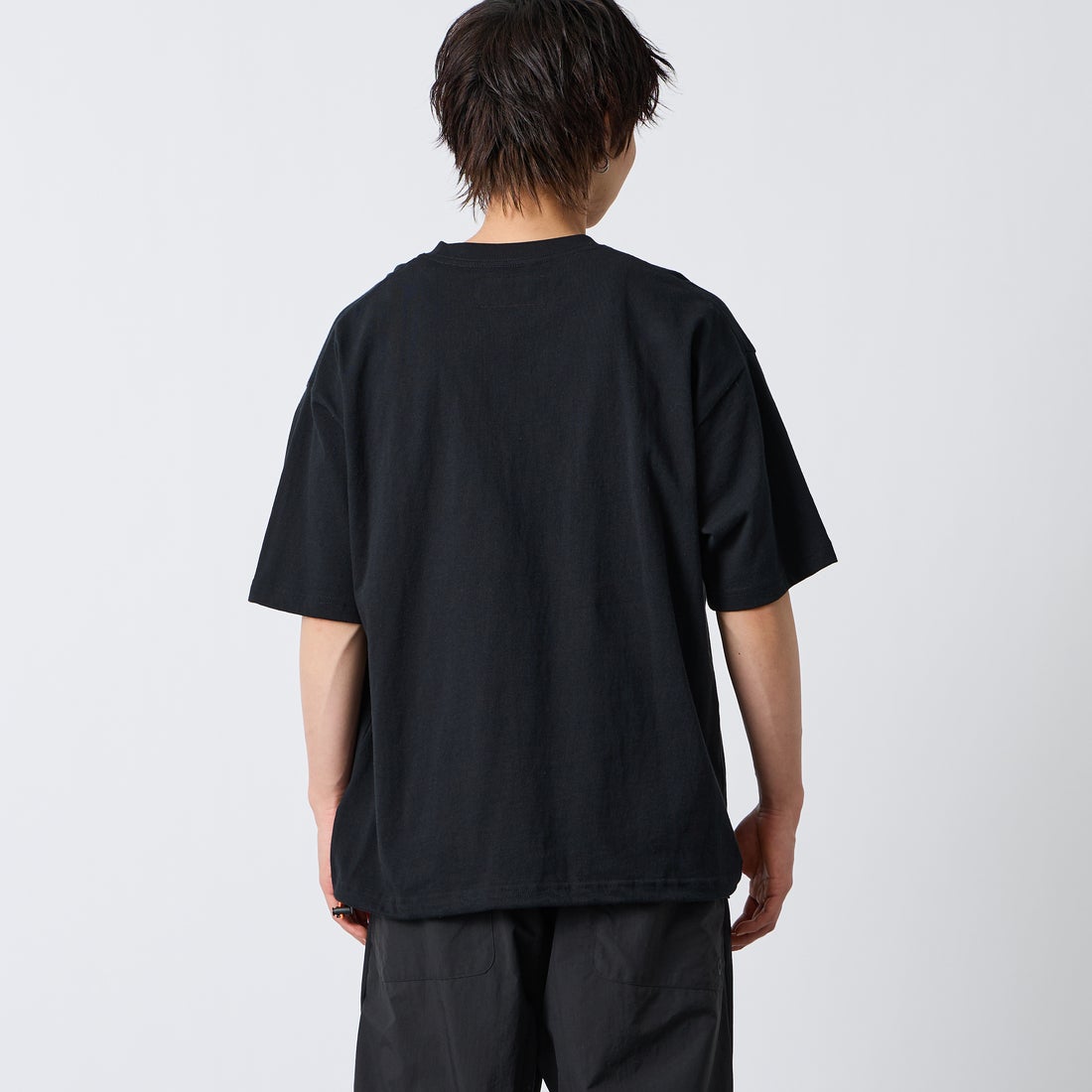 UNIVERSAL OVERALL [ユニバーサルオーバーオール] 別注 ドローコード付き ワイドシルエットTシャツ [U2613282IN-JF] BLACK &&モデル身長：177cm 着用サイズ：L&&