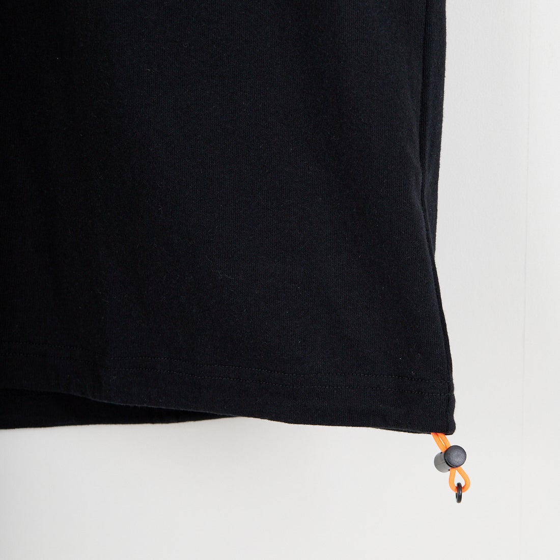 UNIVERSAL OVERALL [ユニバーサルオーバーオール] 別注 ドローコード付き ワイドシルエットTシャツ [U2613282IN-JF] BLACK