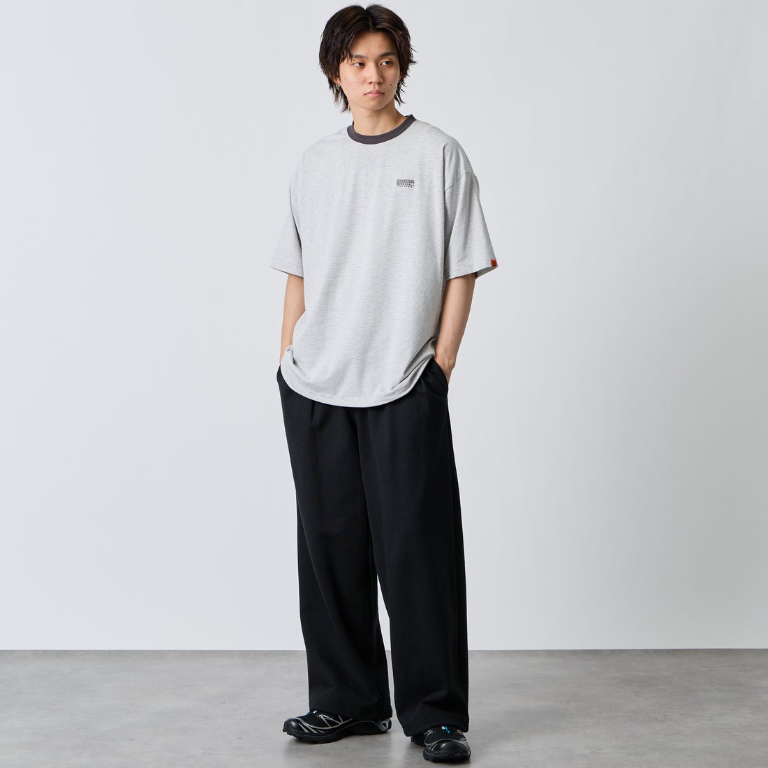 UNIVERSAL OVERALL [ユニバーサルオーバーオール] 別注 ドローコード付き ワイドシルエットTシャツ [U2613282IN-JF] GRY.CHR &&モデル身長：177cm 着用サイズ：L&&