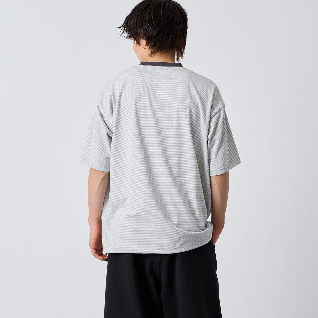UNIVERSAL OVERALL [ユニバーサルオーバーオール] 別注 ドローコード付き ワイドシルエットTシャツ [U2613282IN-JF] GRY.CHR &&モデル身長：177cm 着用サイズ：L&&