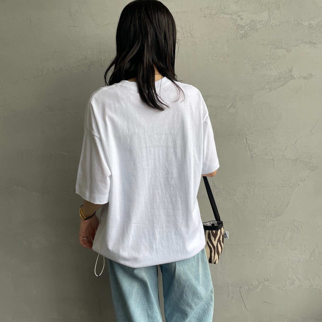 UNIVERSAL OVERALL [ユニバーサルオーバーオール] 別注 ドローコード付き ワイドシルエットTシャツ [U2613282IN-JF] WHITE &&モデル身長：160cm 着用サイズ：S&&