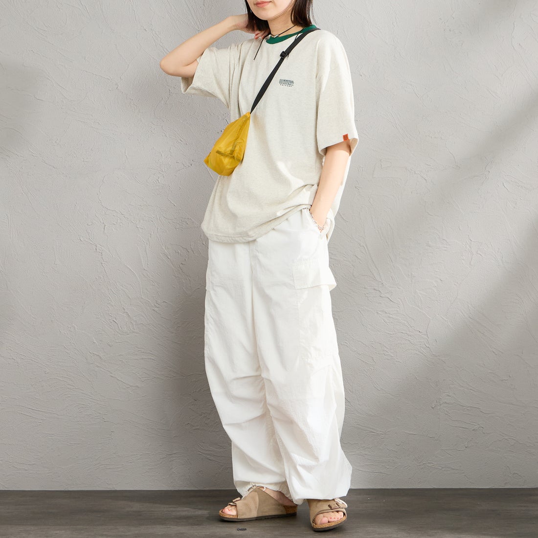 UNIVERSAL OVERALL [ユニバーサルオーバーオール] 別注 ドローコード付き ワイドシルエットTシャツ [U2613282IN-JF] OAT/GRN &&モデル身長：160cm 着用サイズ：S&&