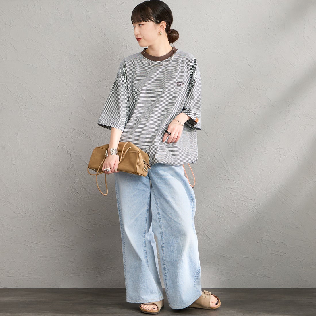 UNIVERSAL OVERALL [ユニバーサルオーバーオール] 別注 ドローコード付き ワイドシルエットTシャツ [U2613282IN-JF] NVY.BRN &&モデル身長：150cm 着用サイズ：S&&