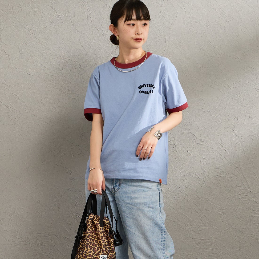 UNIVERSAL OVERALL [ユニバーサルオーバーオール] 別注 ロゴプリント リンガーTシャツ [U2613209IN-JF] B.GREY &&モデル身長：150cm 着用サイズ：F&&