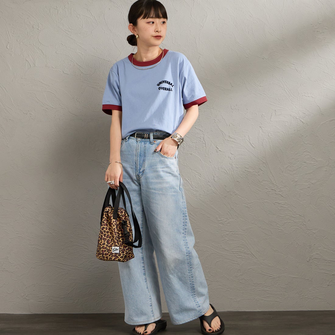 UNIVERSAL OVERALL [ユニバーサルオーバーオール] 別注 ロゴプリント リンガーTシャツ [U2613209IN-JF] B.GREY &&モデル身長：150cm 着用サイズ：F&&