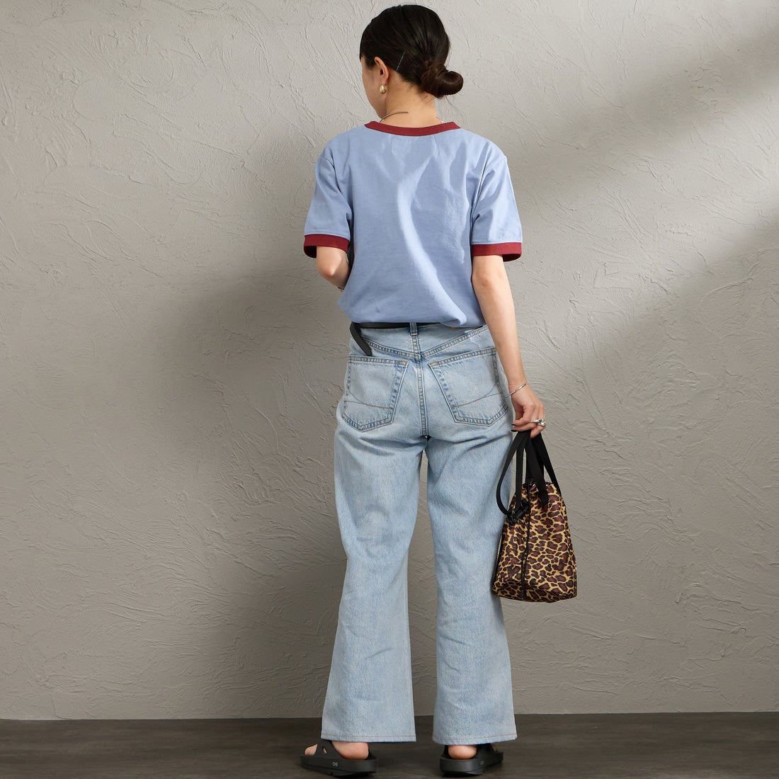 UNIVERSAL OVERALL [ユニバーサルオーバーオール] 別注 ロゴプリント リンガーTシャツ [U2613209IN-JF] B.GREY &&モデル身長：150cm 着用サイズ：F&&