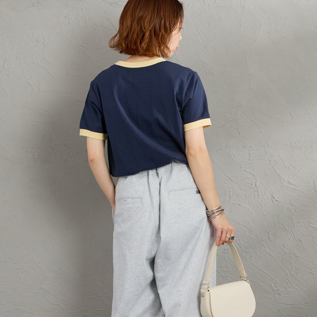 UNIVERSAL OVERALL [ユニバーサルオーバーオール] 別注 ロゴプリント リンガーTシャツ [U2613209IN-JF] NAVY &&モデル身長：158cm 着用サイズ：F&&