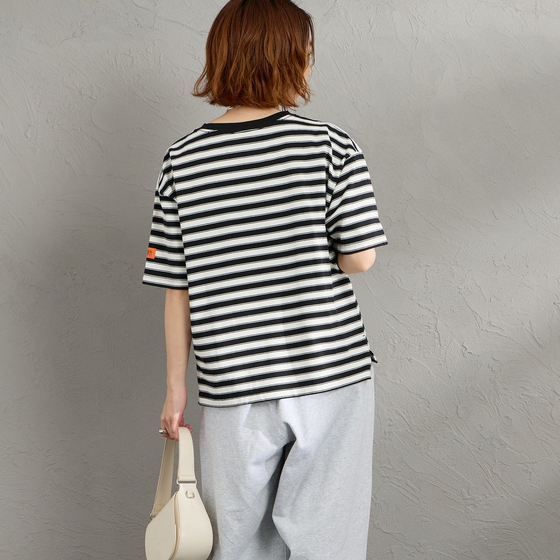 UNIVERSAL OVERALL [ユニバーサルオーバーオール] 別注 ワイドシルエット ポケットTシャツ [U2612815IN-JF] WHT/BLK &&モデル身長：158cm 着用サイズ：F&&