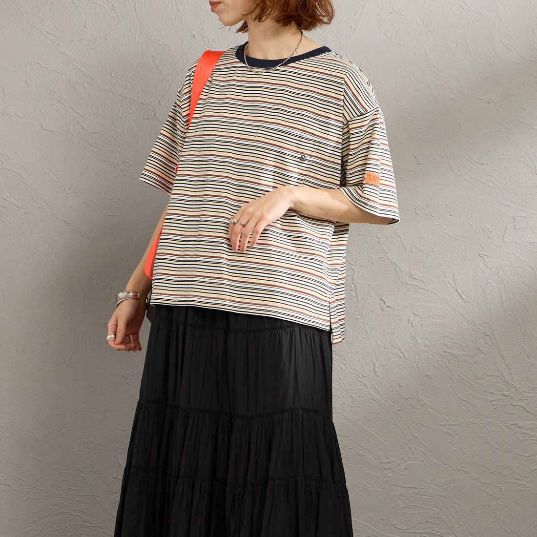 UNIVERSAL OVERALL [ユニバーサルオーバーオール] 別注 ワイドシルエット ポケットTシャツ [U2612815IN-JF] BEG BORDER &&モデル身長：158cm 着用サイズ：F&&