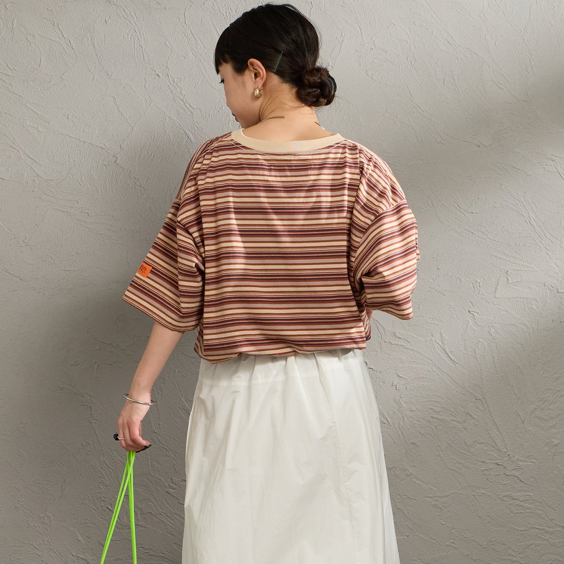 UNIVERSAL OVERALL [ユニバーサルオーバーオール] 別注 ワイドシルエット ポケットTシャツ [U2612815IN-JF] BRN BORDER &&モデル身長：150cm 着用サイズ：F&&