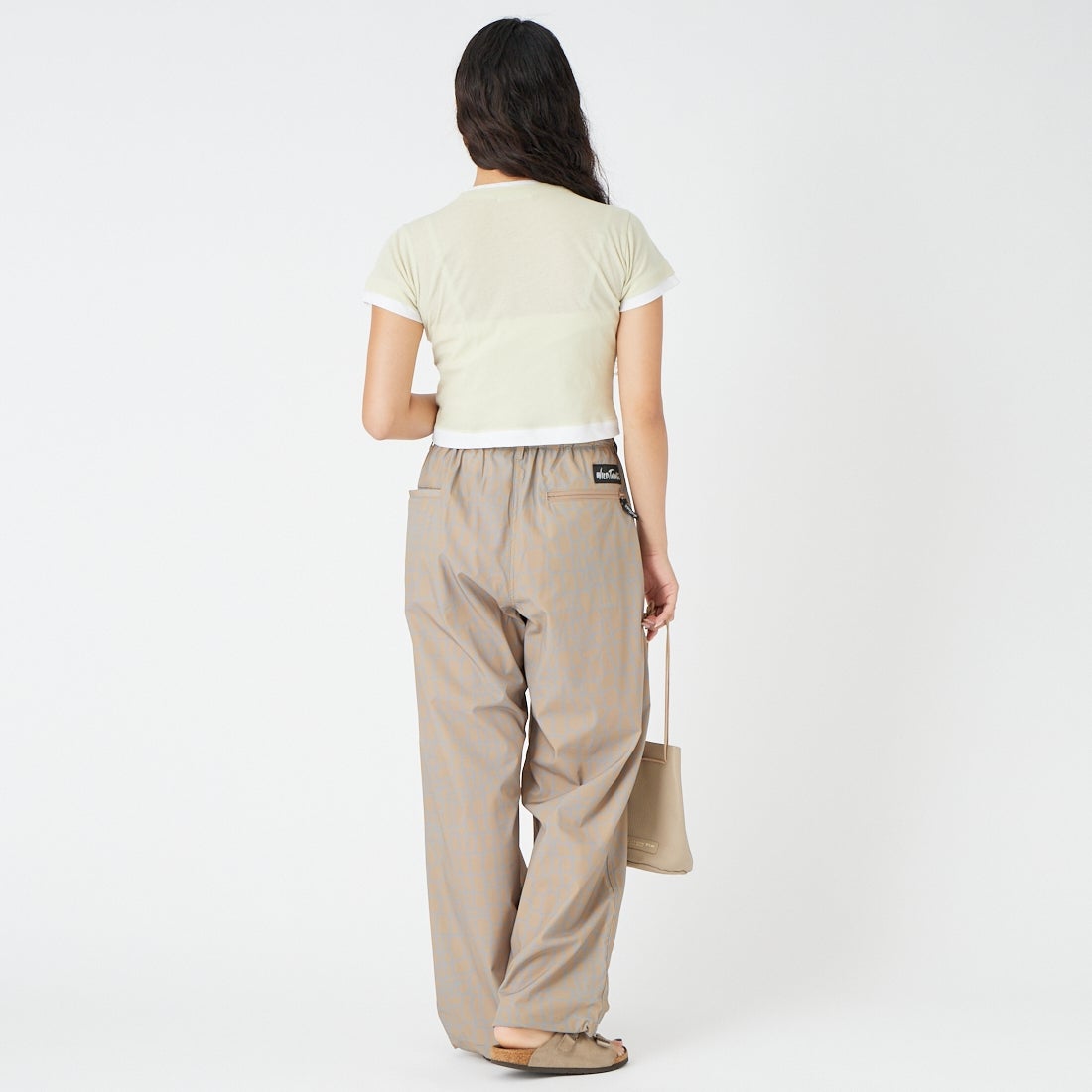 WILD THINGS [ワイルドシングス] エラスティックナイロン プリントラックスパンツ [WT26038AD] SPIDER BEG &&モデル身長：162cm 着用サイズ：M&&