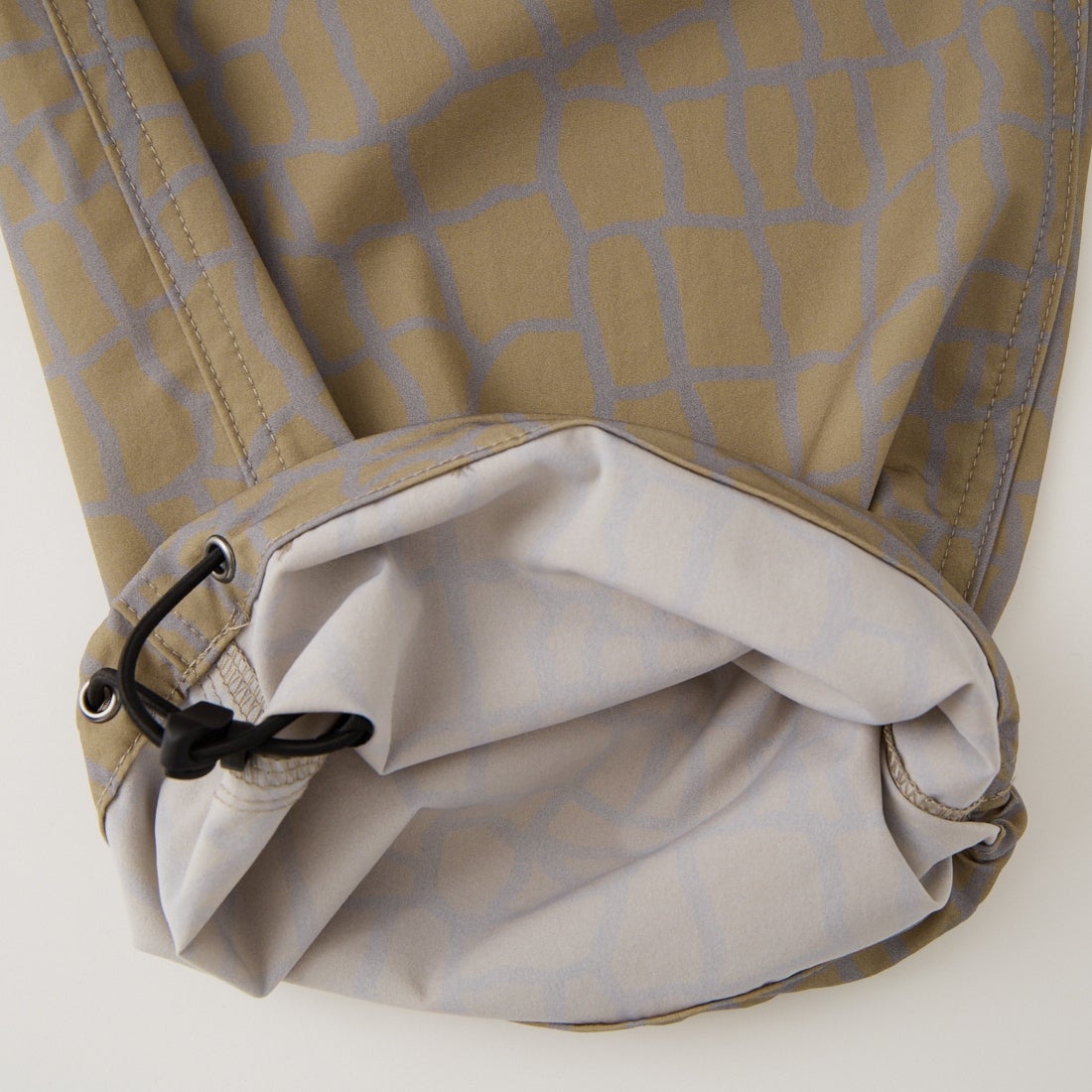 WILD THINGS [ワイルドシングス] エラスティックナイロン プリントラックスパンツ [WT26038AD] SPIDER BEG