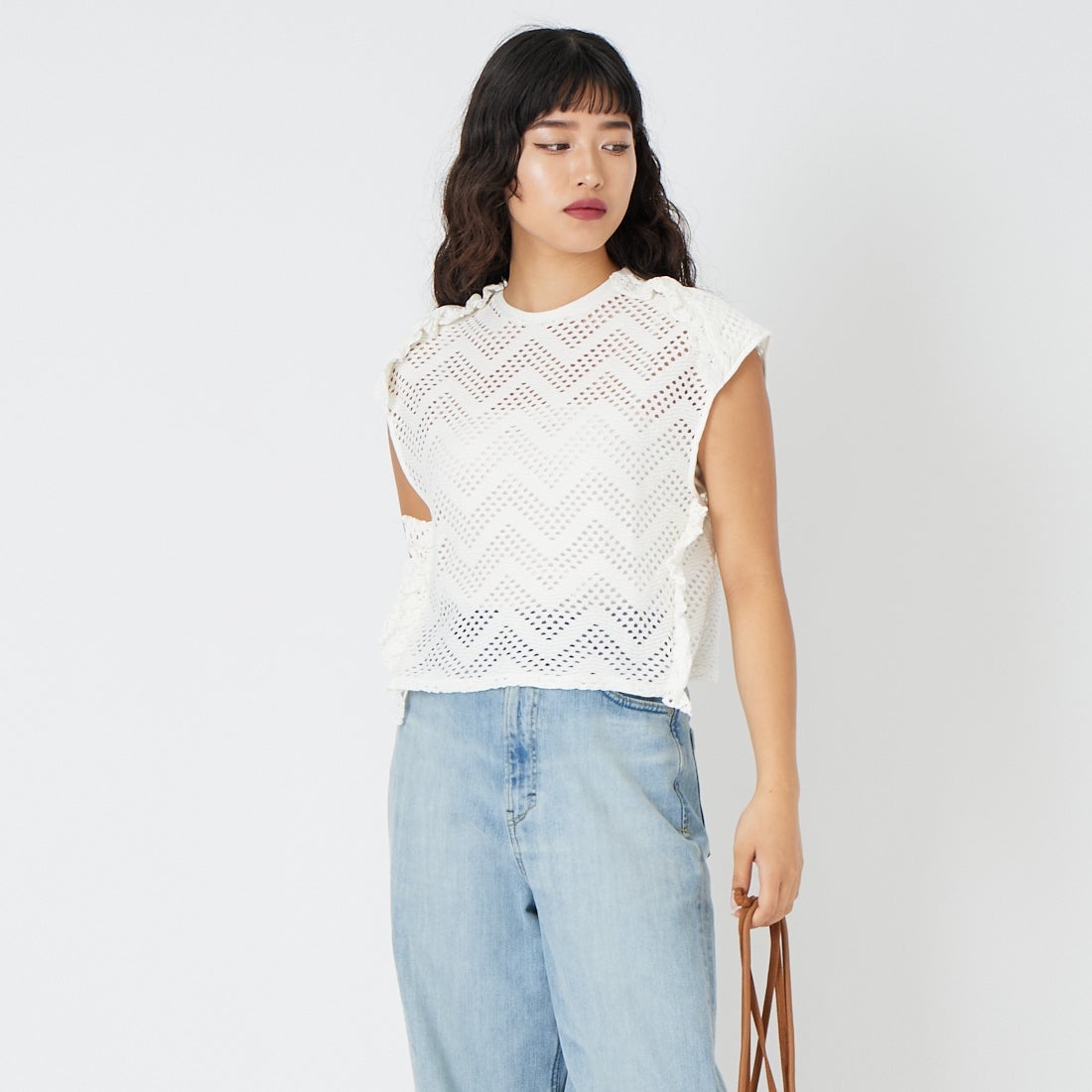 UNFIL [アンフィル] パターンメッシュ ラッフルスリーブレストップス [WXSP-UW130] OFF WHITE &&モデル身長：162cm 着用サイズ：1&&