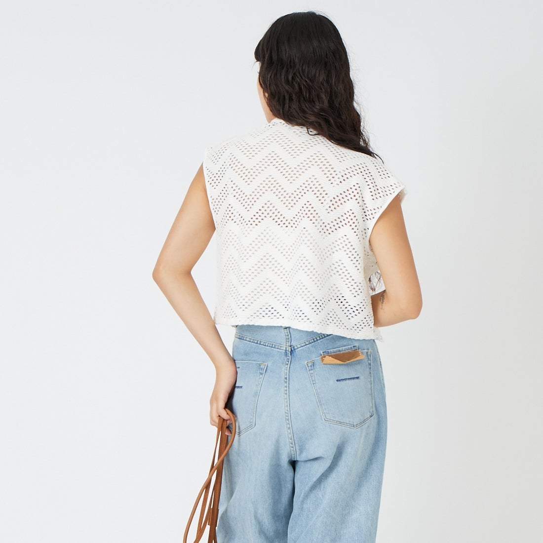 UNFIL [アンフィル] パターンメッシュ ラッフルスリーブレストップス [WXSP-UW130] OFF WHITE &&モデル身長：162cm 着用サイズ：1&&