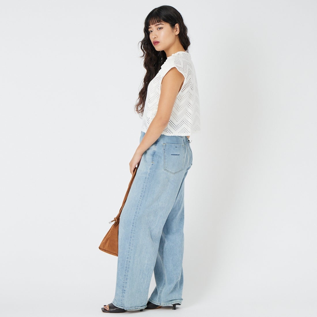 UNFIL [アンフィル] パターンメッシュ ラッフルスリーブレストップス [WXSP-UW130] OFF WHITE &&モデル身長：162cm 着用サイズ：1&&