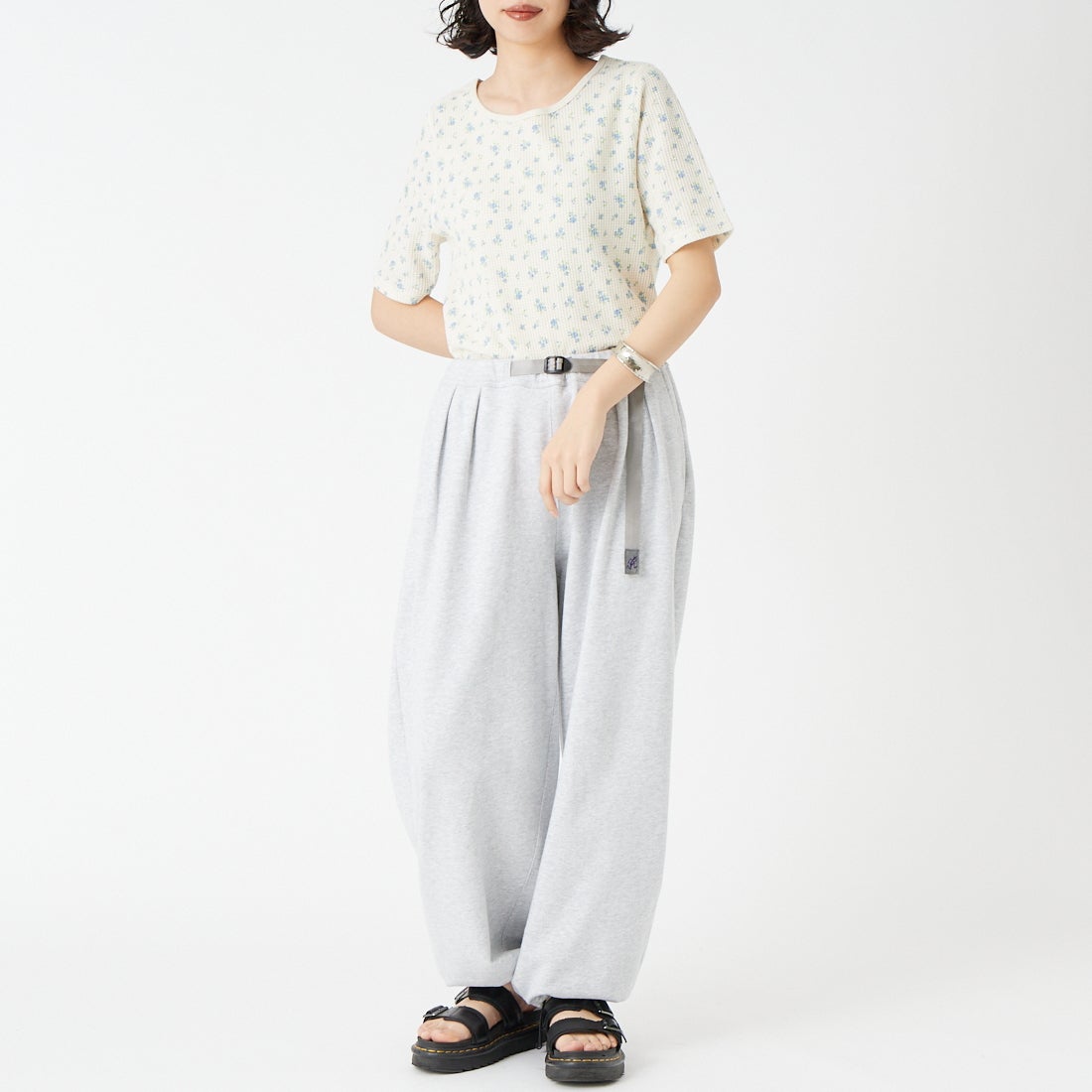 JE MORGAN [ジェイイーモーガン] ワッフル花柄 ハーフスリーブプルオーバー [JG045-29S] 84 BLUE &&モデル身長：162cm 着用サイズ：F&&