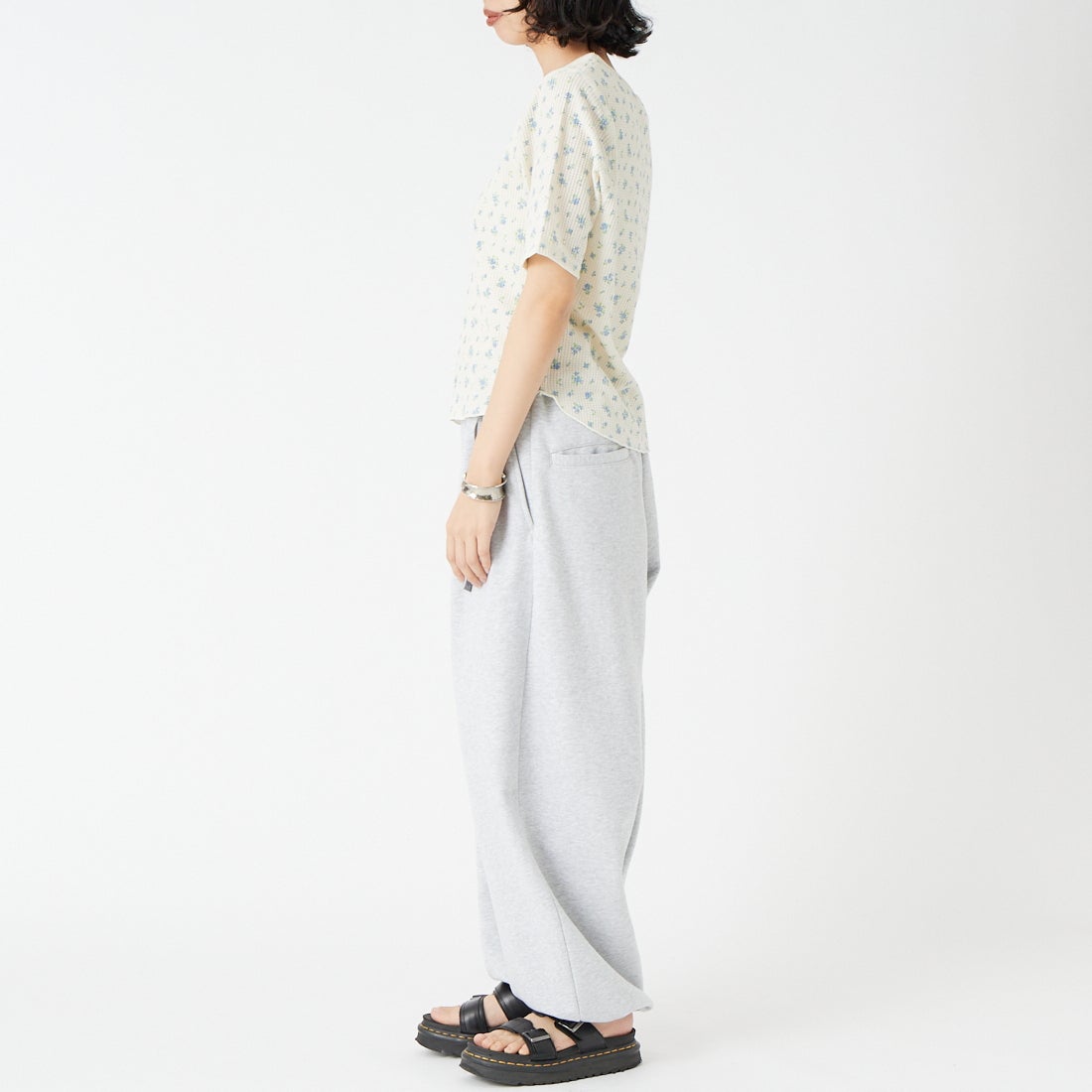 JE MORGAN [ジェイイーモーガン] ワッフル花柄 ハーフスリーブプルオーバー [JG045-29S] 84 BLUE &&モデル身長：162cm 着用サイズ：F&&