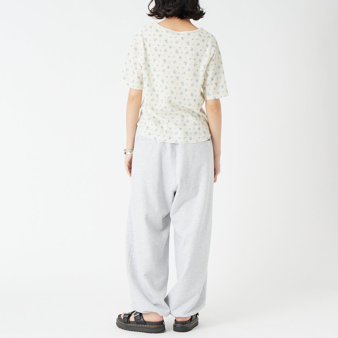 JE MORGAN [ジェイイーモーガン] ワッフル花柄 ハーフスリーブプルオーバー [JG045-29S] 84 BLUE &&モデル身長：162cm 着用サイズ：F&&