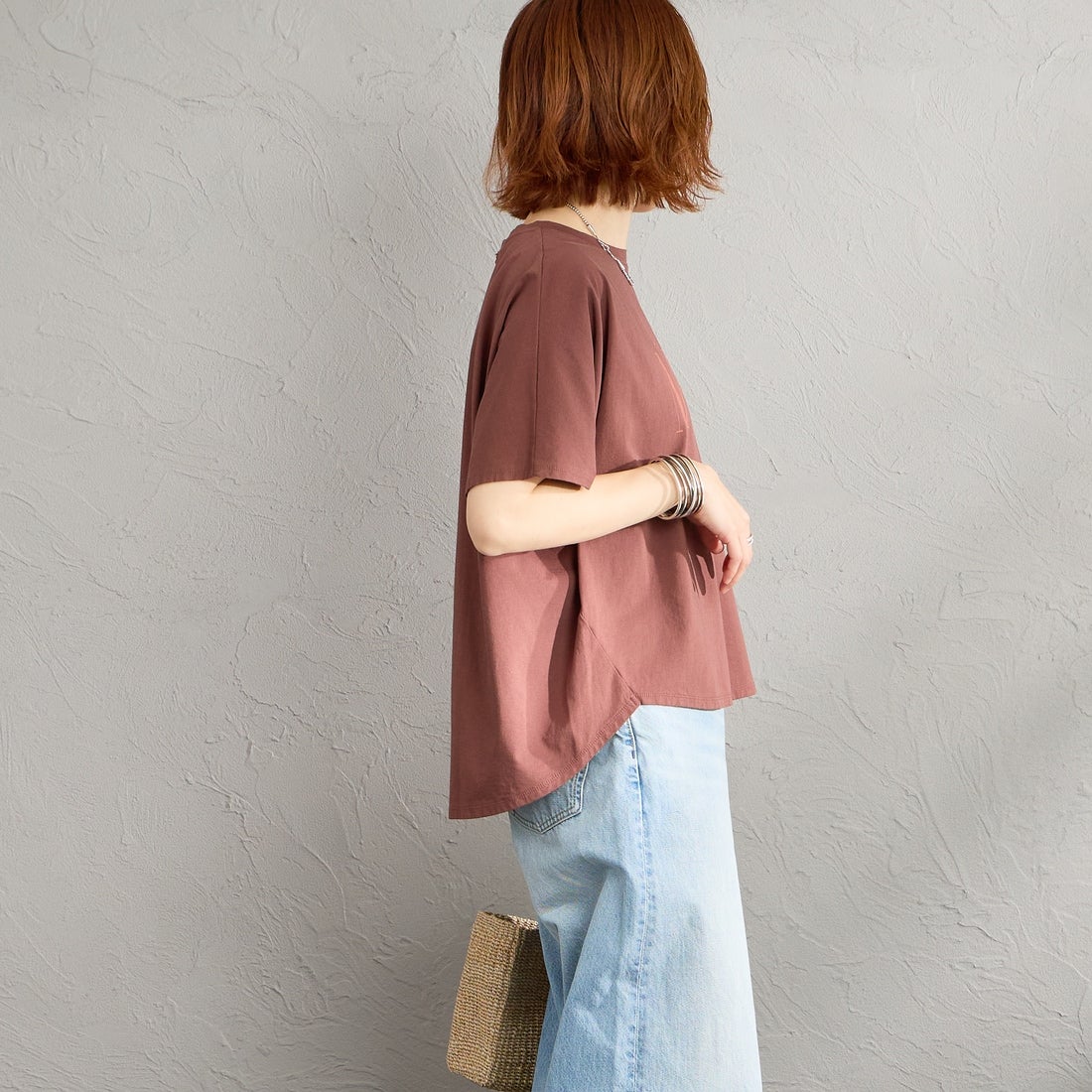 MICA&DEAL × JEANSFACTORY [マイカアンドディール × ジーンズファクトリー] 別注 ワイドシルエット MAREUGE プリントTシャツ [0126209175-JF] BROWN &&モデル身長：158cm 着用サイズ：F&&