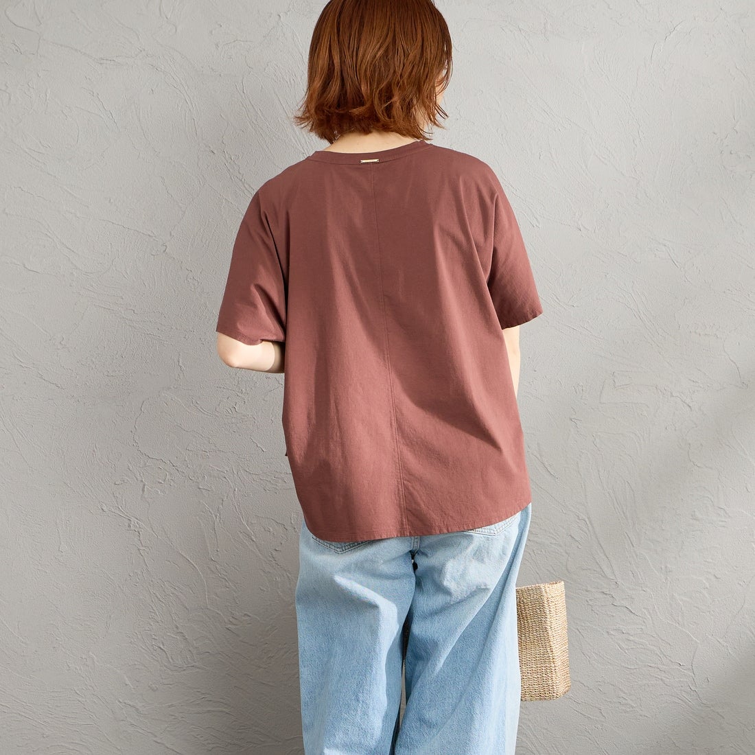 MICA&DEAL × JEANSFACTORY [マイカアンドディール × ジーンズファクトリー] 別注 ワイドシルエット MAREUGE プリントTシャツ [0126209175-JF] BROWN &&モデル身長：158cm 着用サイズ：F&&