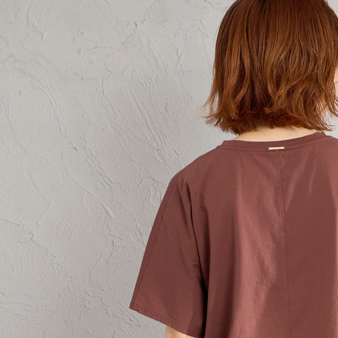 MICA&DEAL × JEANSFACTORY [マイカアンドディール × ジーンズファクトリー] 別注 ワイドシルエット MAREUGE プリントTシャツ [0126209175-JF] BROWN &&モデル身長：158cm 着用サイズ：F&&