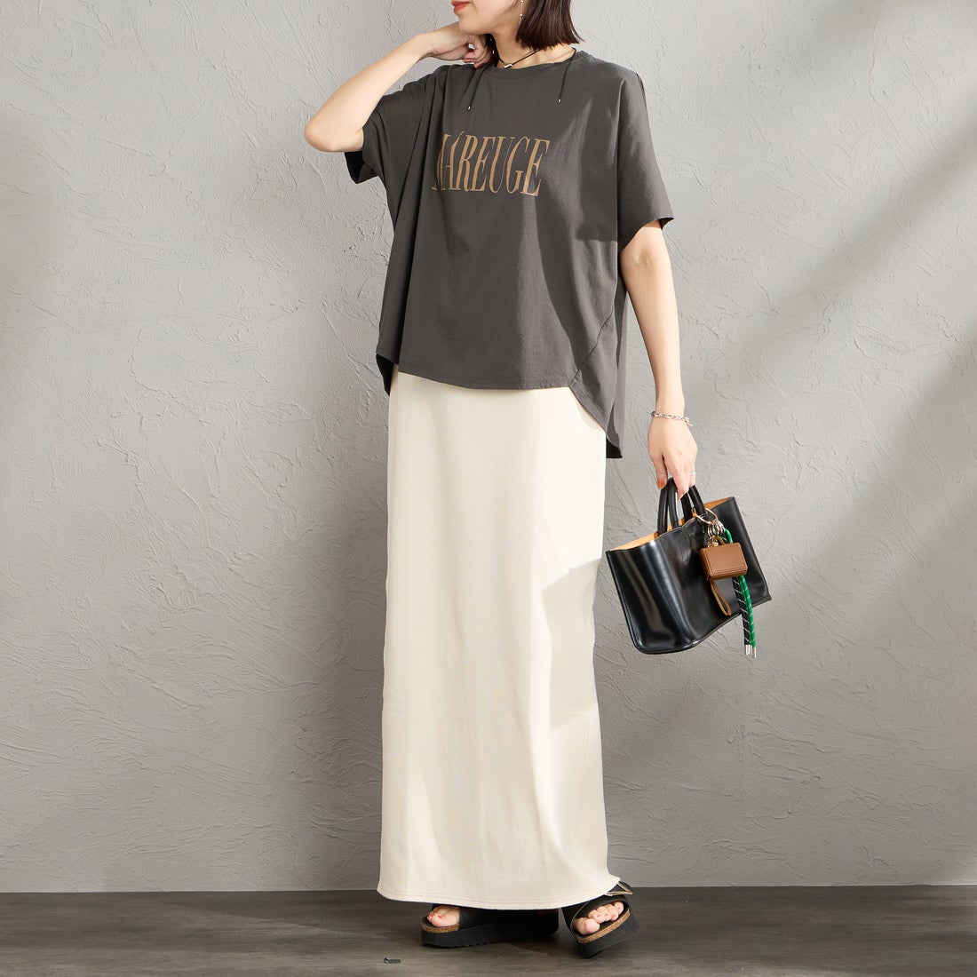 MICA&DEAL × JEANSFACTORY [マイカアンドディール × ジーンズファクトリー] 別注 ワイドシルエット MAREUGE プリントTシャツ [0126209175-JF] SUMIKURO &&モデル身長：160cm 着用サイズ：F&&