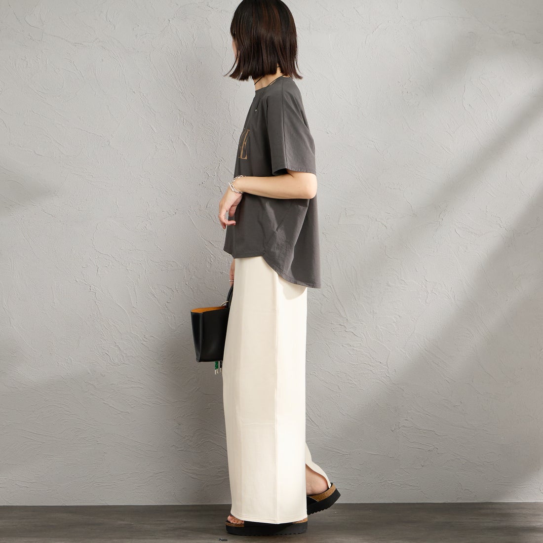 MICA&DEAL × JEANSFACTORY [マイカアンドディール × ジーンズファクトリー] 別注 ワイドシルエット MAREUGE プリントTシャツ [0126209175-JF] SUMIKURO &&モデル身長：160cm 着用サイズ：F&&