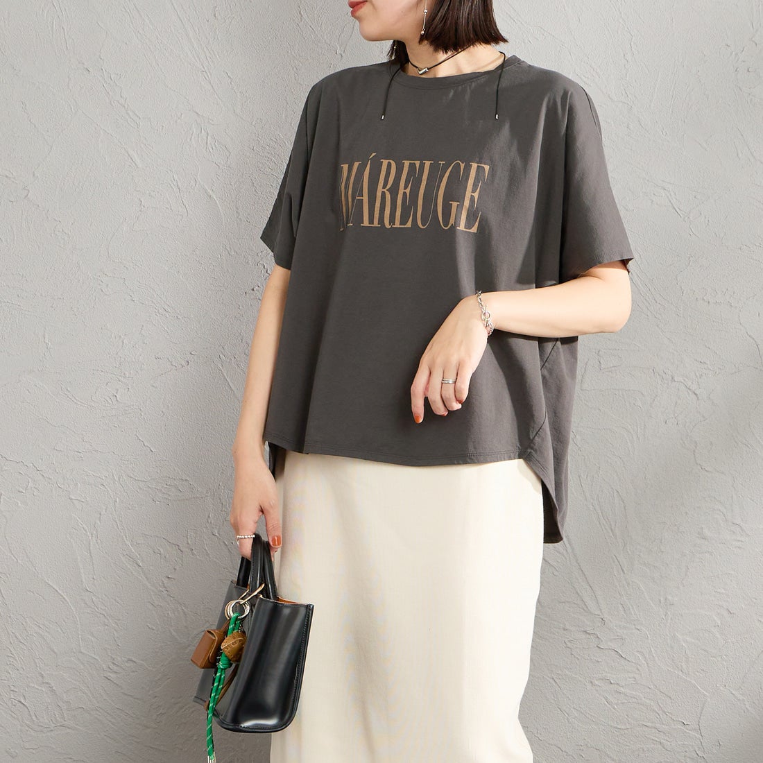 MICA&DEAL × JEANSFACTORY [マイカアンドディール × ジーンズファクトリー] 別注 ワイドシルエット MAREUGE プリントTシャツ [0126209175-JF] SUMIKURO &&モデル身長：160cm 着用サイズ：F&&