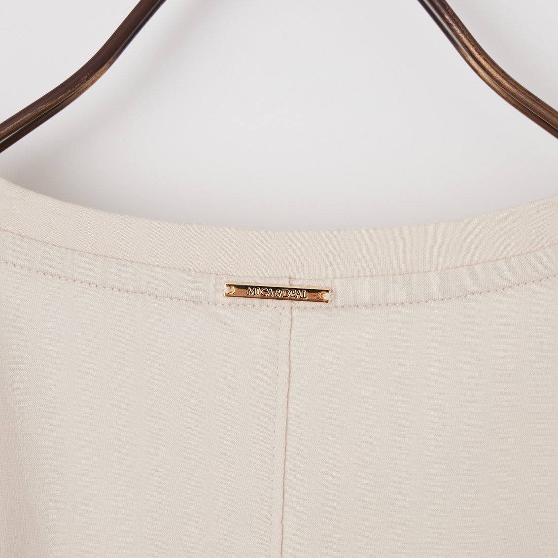 MICA&DEAL × JEANSFACTORY [マイカアンドディール × ジーンズファクトリー] 別注 ワイドシルエット UNIVERSITY カレッジプリントTシャツ [0126209176-JF] L.BEIGE