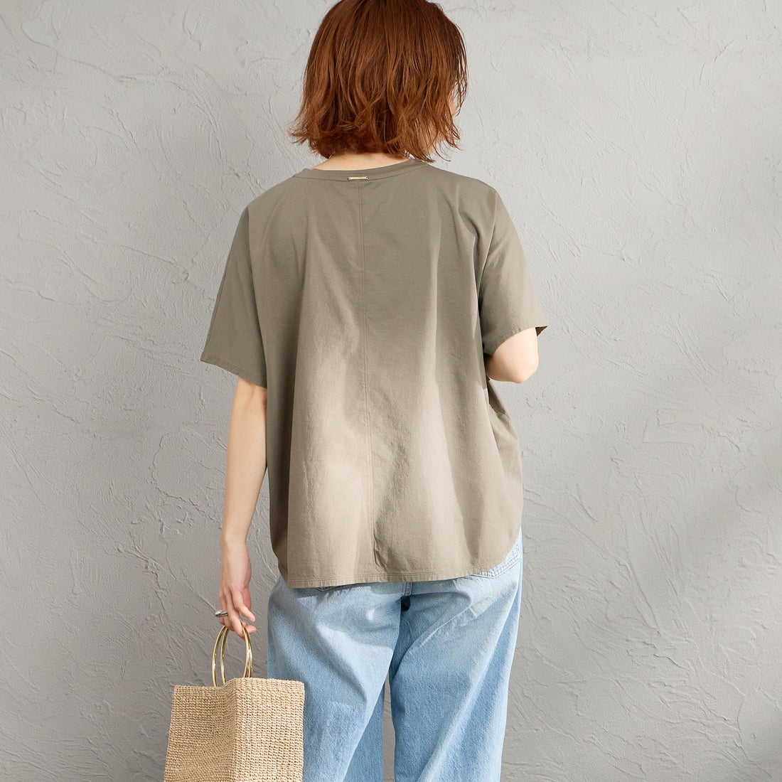 MICA&DEAL × JEANSFACTORY [マイカアンドディール × ジーンズファクトリー] 別注 ワイドシルエット UNIVERSITY カレッジプリントTシャツ [0126209176-JF] KHAKI &&モデル身長：158cm 着用サイズ：F&&