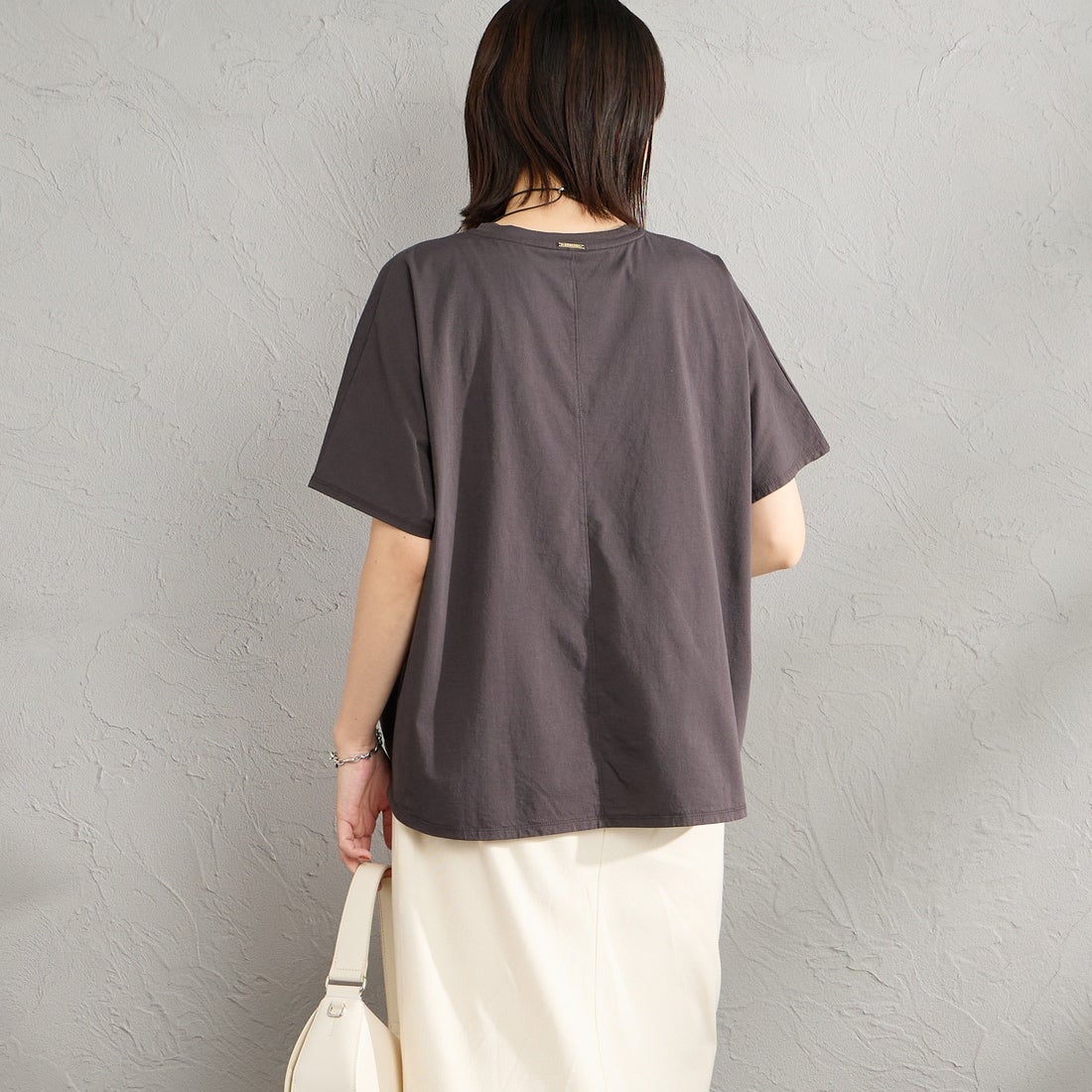 MICA&DEAL × JEANSFACTORY [マイカアンドディール × ジーンズファクトリー] 別注 ワイドシルエット UNIVERSITY カレッジプリントTシャツ [0126209176-JF] SUMIKURO &&モデル身長：160cm 着用サイズ：F&&