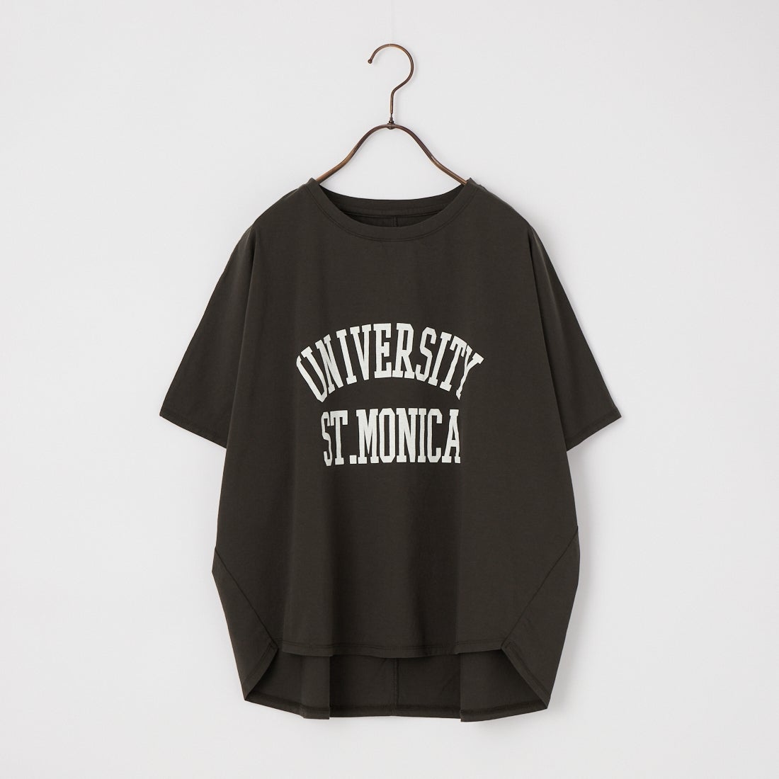 MICA&DEAL × JEANSFACTORY [マイカアンドディール × ジーンズファクトリー] 別注 ワイドシルエット UNIVERSITY カレッジプリントTシャツ [0126209176-JF] SUMIKURO