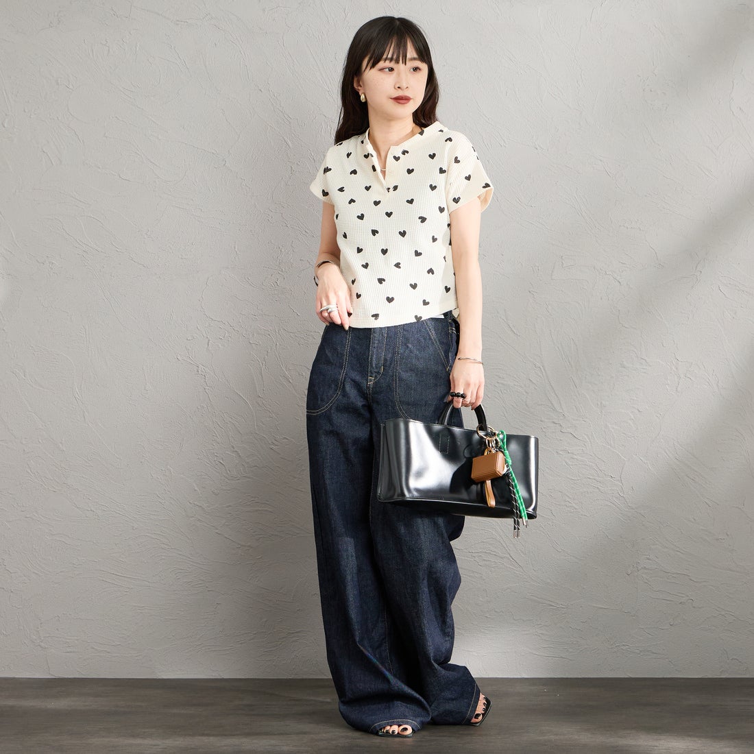 JE MORGAN [ジェイイーモーガン] 別注 ワッフル ヘンリーネックTシャツ [JG120-29S-JF] 08 BLACK &&モデル身長：150cm 着用サイズ：F&&