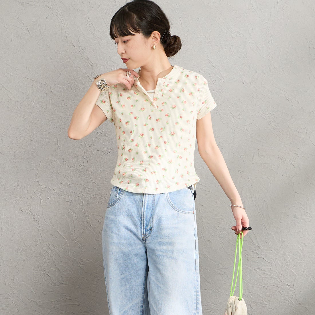 JE MORGAN [ジェイイーモーガン] 別注 ワッフル ヘンリーネックTシャツ [JG120-29S-JF] 34 PINK &&モデル身長：150cm 着用サイズ：F&&