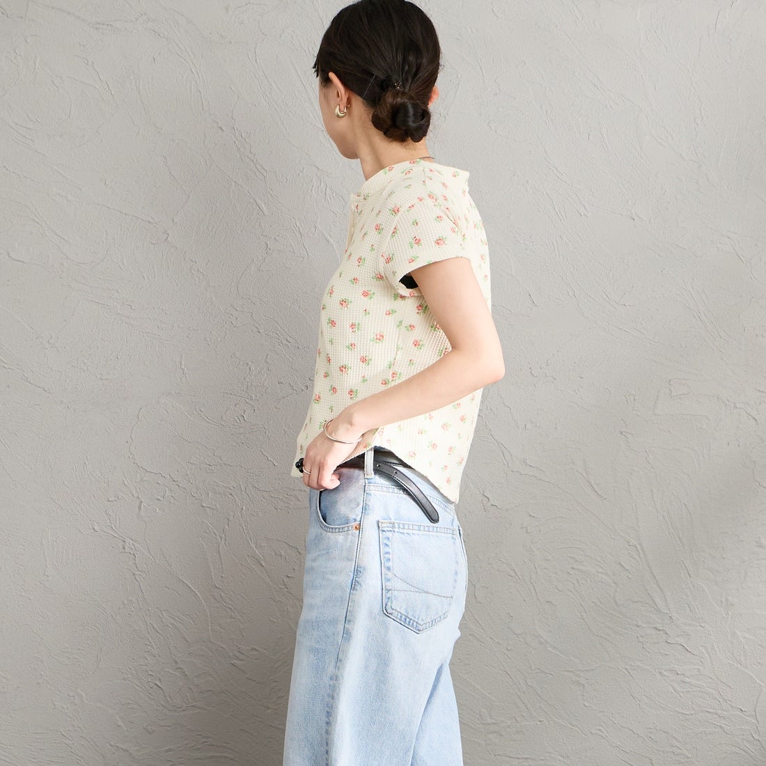 JE MORGAN [ジェイイーモーガン] 別注 ワッフル ヘンリーネックTシャツ [JG120-29S-JF] 34 PINK &&モデル身長：150cm 着用サイズ：F&&