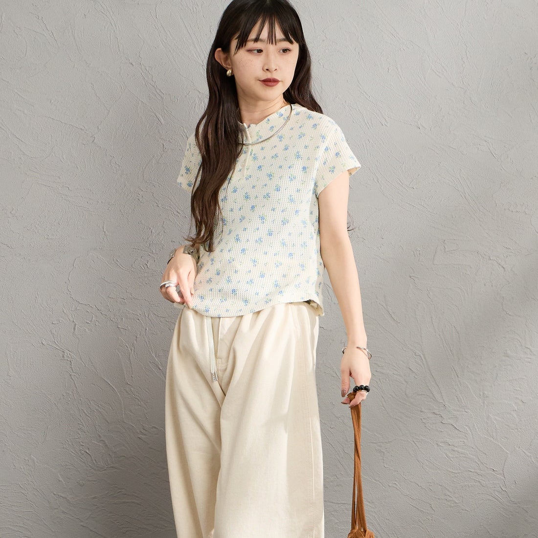 JE MORGAN [ジェイイーモーガン] 別注 ワッフル ヘンリーネックTシャツ [JG120-29S-JF] 84 BLUE &&モデル身長：150cm 着用サイズ：F&&